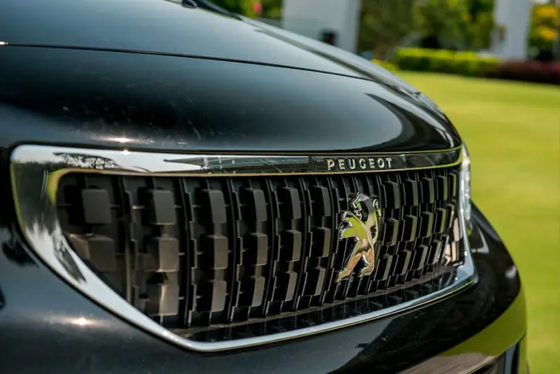 Ảnh chụp xe Peugeot Traveller sắc nét 22