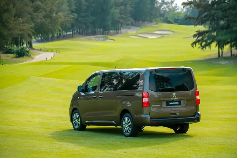 Ảnh chụp xe Peugeot Traveller sắc nét 25