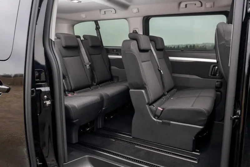 Nội thất cao cấp của xe Peugeot Traveller 3