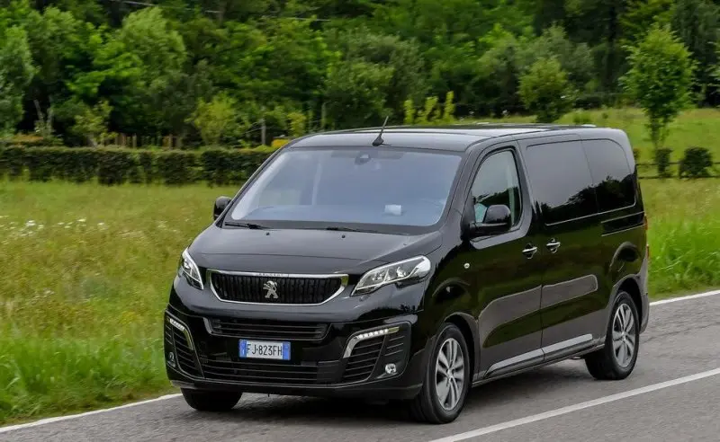 Ảnh chụp xe Peugeot Traveller sắc nét 4