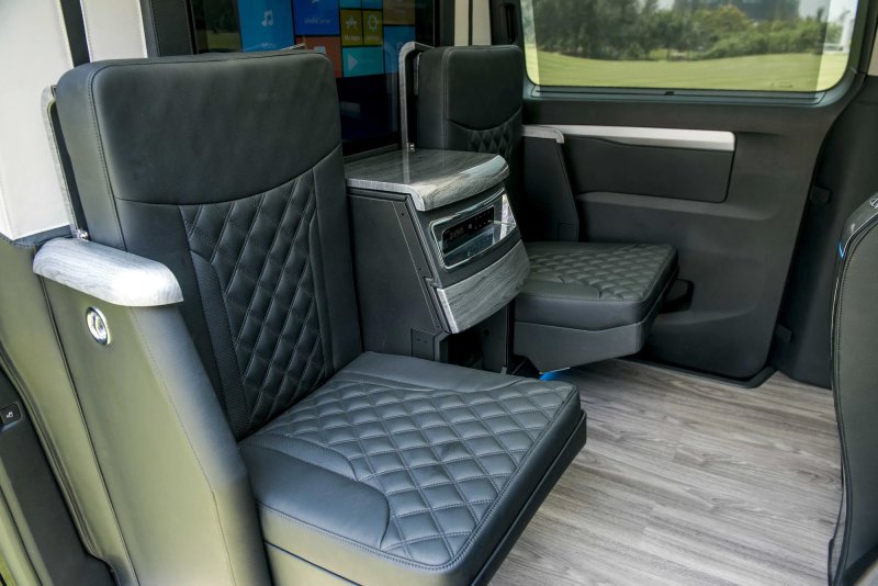 Nội thất cao cấp của xe Peugeot Traveller 7