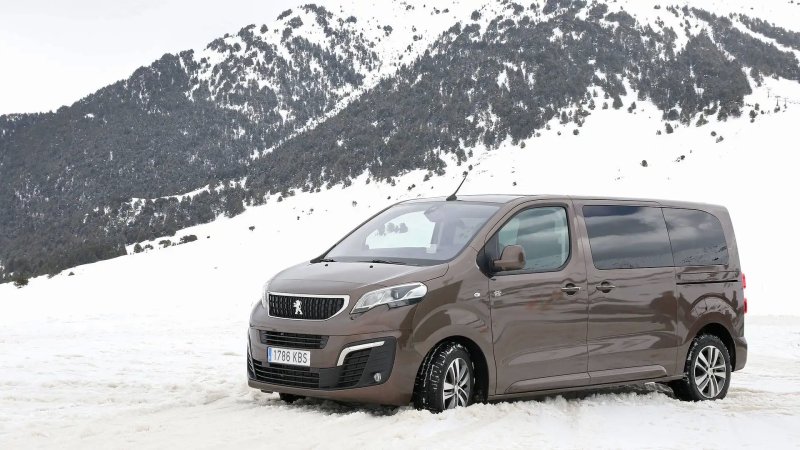 Ảnh chụp xe Peugeot Traveller sắc nét 5