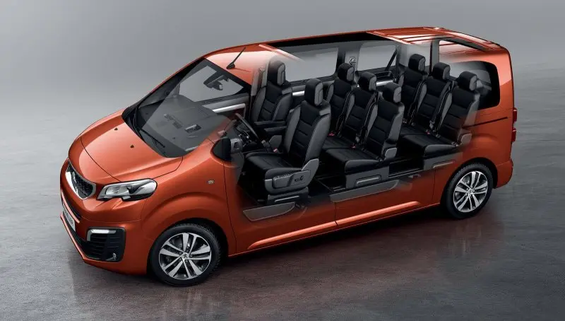 Nội thất cao cấp của xe Peugeot Traveller 17