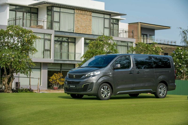 Ảnh chụp xe Peugeot Traveller sắc nét 9