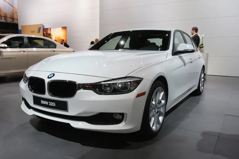 Ảnh xe BMW 320i độ phân giải cao 13