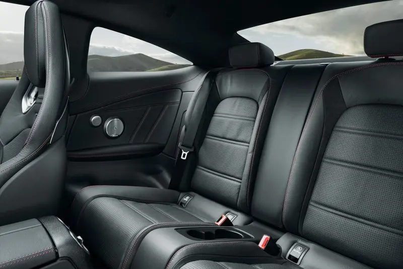 Chiêm ngưỡng nội ngoại thất xe AMG C-Class qua từng bức ảnh 17