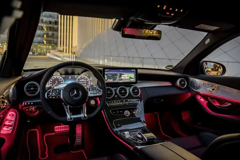 Chiêm ngưỡng nội ngoại thất xe AMG C-Class qua từng bức ảnh 20