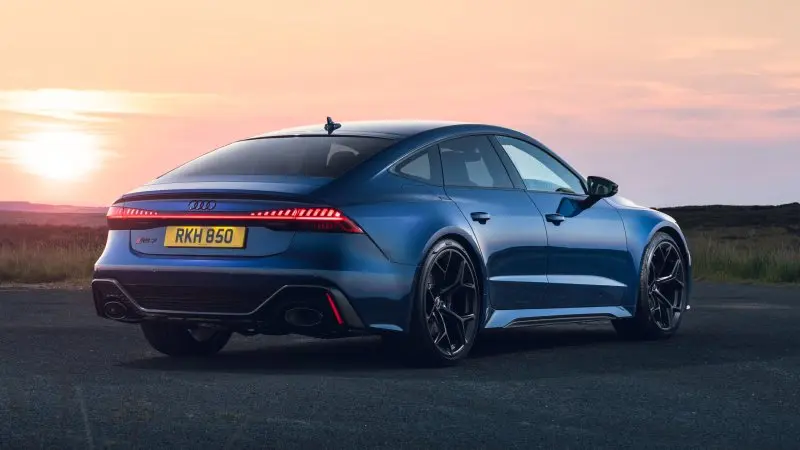 Cận cảnh xe Audi RS7 sắc nét nhất 15
