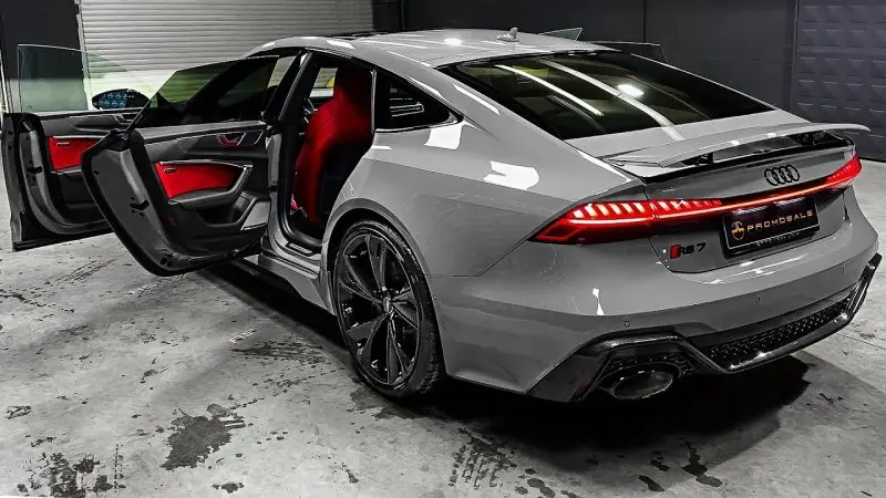 Cận cảnh xe Audi RS7 sắc nét nhất 24