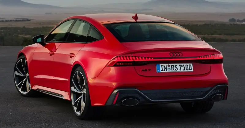 Cận cảnh xe Audi RS7 sắc nét nhất 11