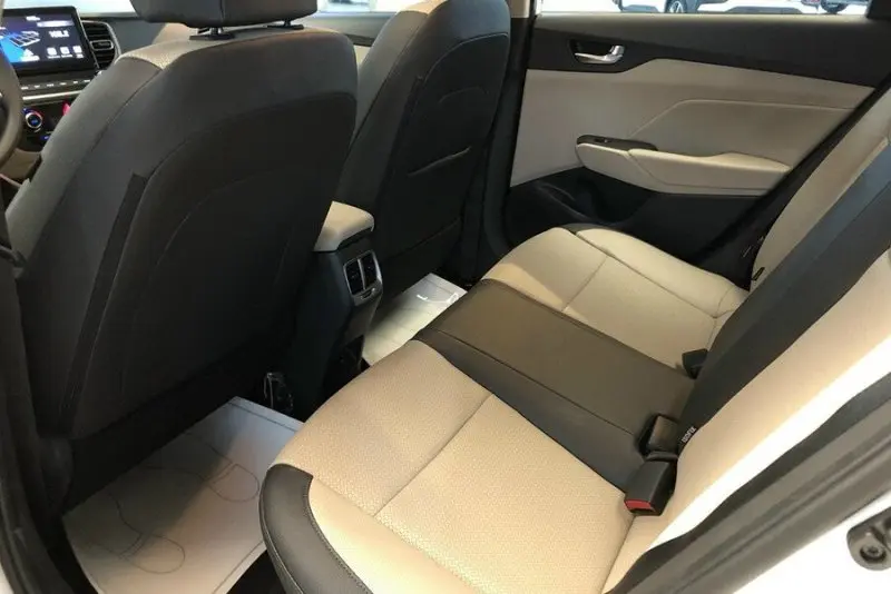 Thiết kế nội thất tinh tế của xe Hyundai Accent 19