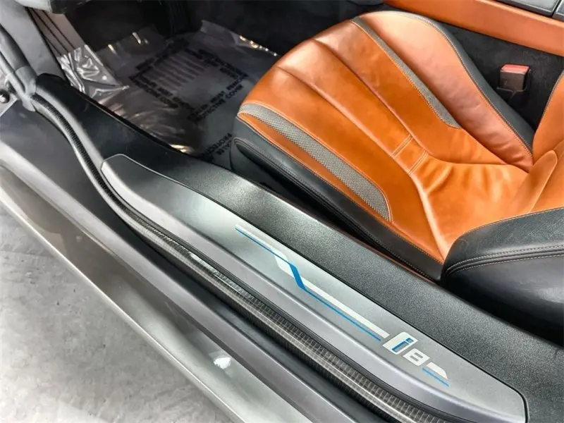 Chi tiết ảnh xe BMW i8 từ trong ra ngoài 21