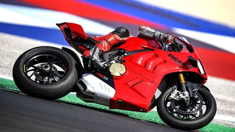 Hình ảnh các đời Ducati Panigale V4 24