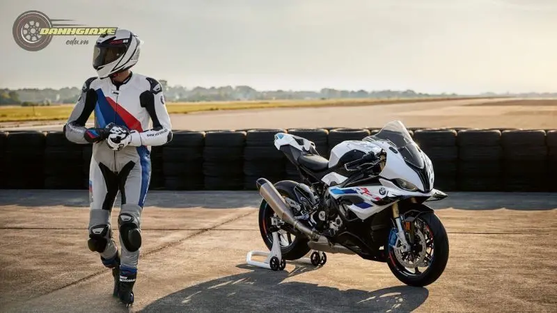 BMW S 1000 RR 16 BMW S 1000 RR 16