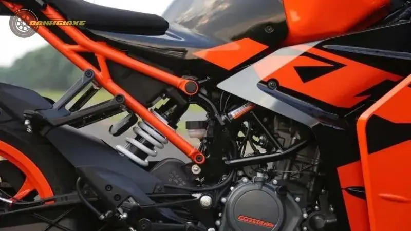 KTM RC 200 4