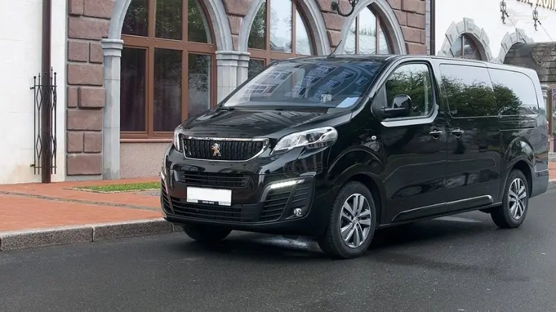 Peugeot Traveller 03