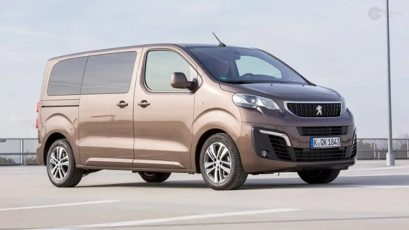 Peugeot Traveller 04