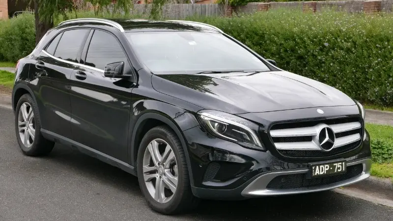 Mercedes-Benz GLA 200 02