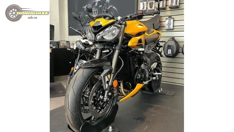 Triumph Street Triple 11