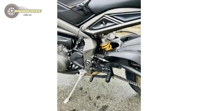 Triumph Street Triple 12