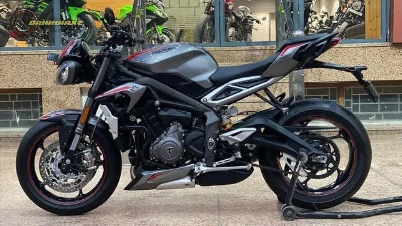 Triumph Street Triple 8