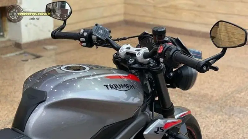 Triumph Street Triple 9