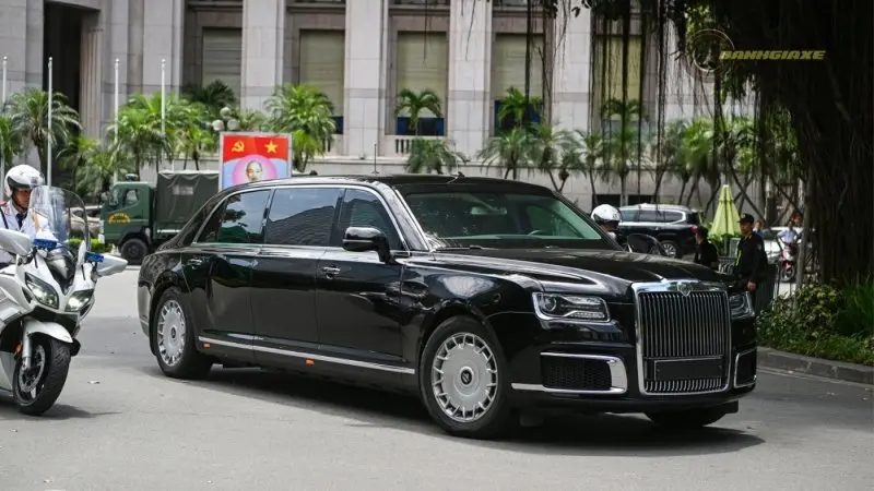 Chiếc xe chở Tổng thống Nga Putin là xe gì?