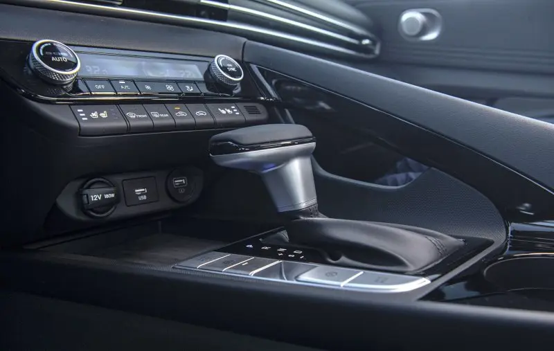 Ảnh thực tế nội thất xe Hyundai Elantra từ mọi góc độ 11