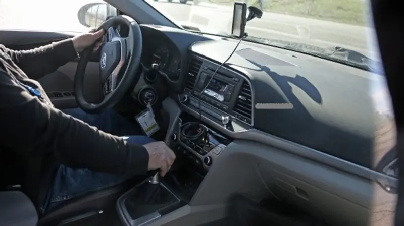 Ảnh thực tế nội thất xe Hyundai Elantra từ mọi góc độ 15