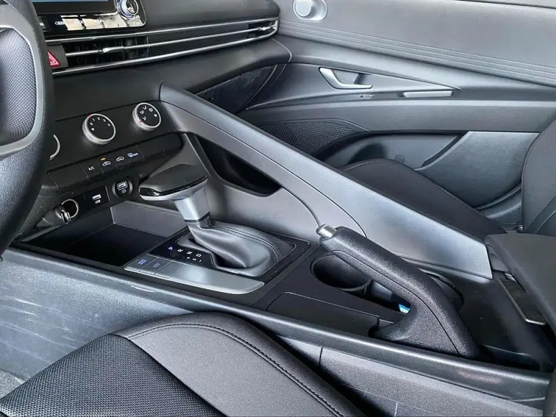 Ảnh thực tế nội thất xe Hyundai Elantra từ mọi góc độ 17