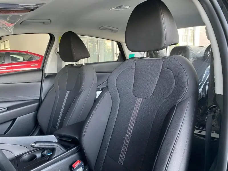 Ảnh thực tế nội thất xe Hyundai Elantra từ mọi góc độ 19