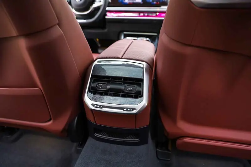 Bộ sưu tập ảnh BMW i7 cực ấn tượng 18