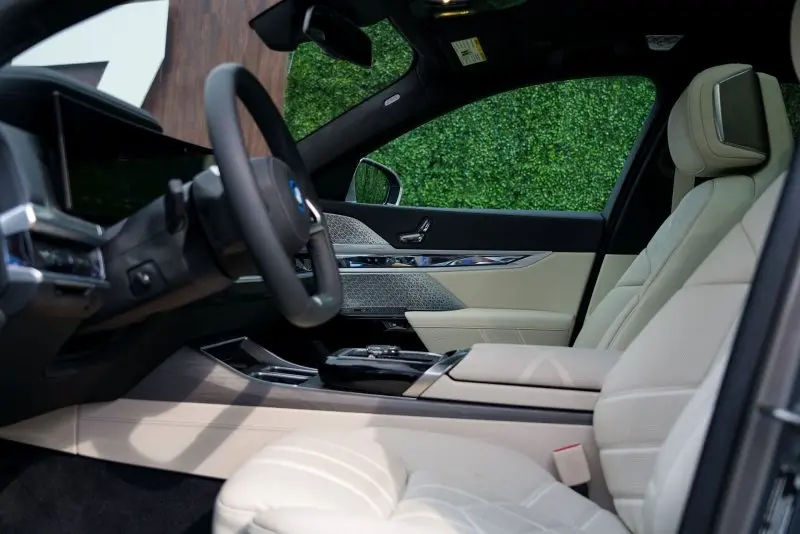 Bộ sưu tập ảnh BMW i7 cực ấn tượng 21