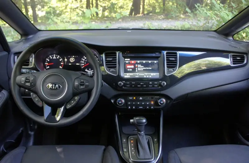 Chi tiết nội thất của dòng xe Kia Rondo 5