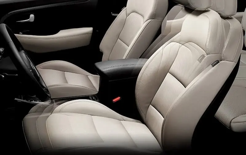 Chi tiết nội thất của dòng xe Kia Rondo 9