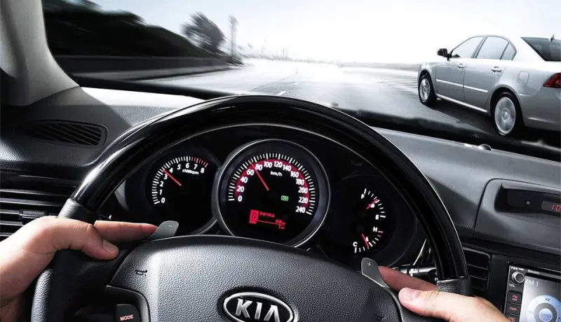 Chi tiết nội thất của dòng xe Kia Rondo 10