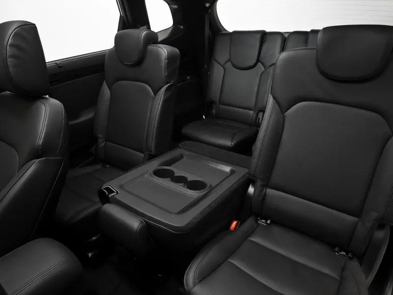 Chi tiết nội thất của dòng xe Kia Rondo 13