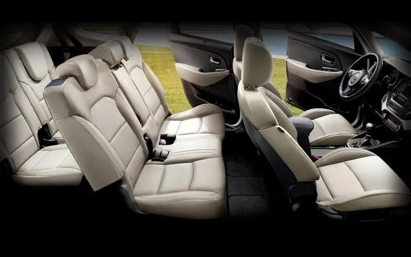 Chi tiết nội thất của dòng xe Kia Rondo 16
