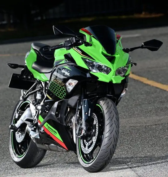 Kawasaki Ninja ZX-25R 1