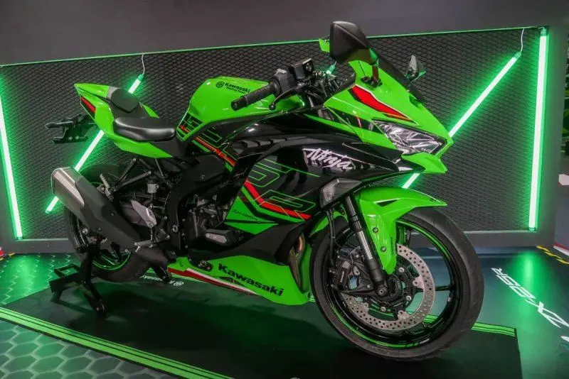 Kawasaki Ninja ZX-25R 24