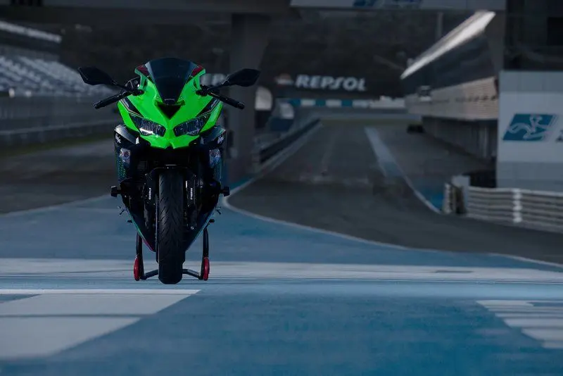 Kawasaki Ninja ZX-25R 29