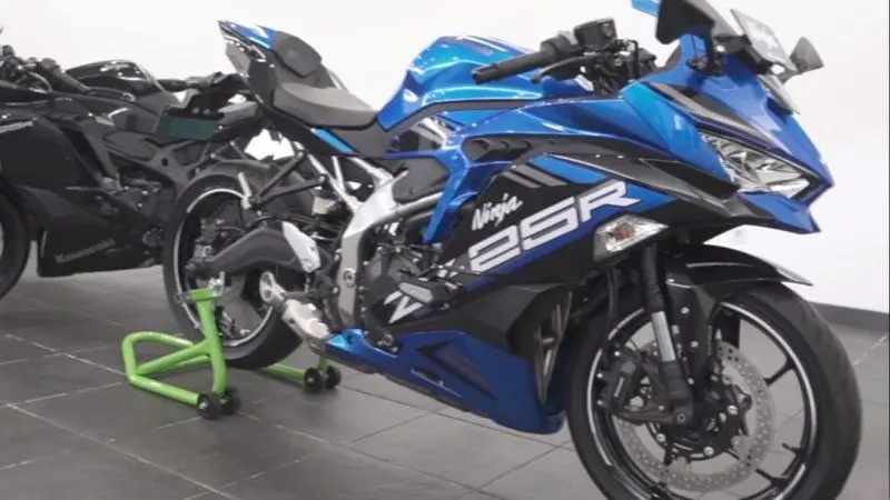 Kawasaki Ninja ZX-25R 44