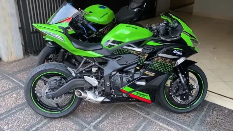 Kawasaki Ninja ZX-25R 45
