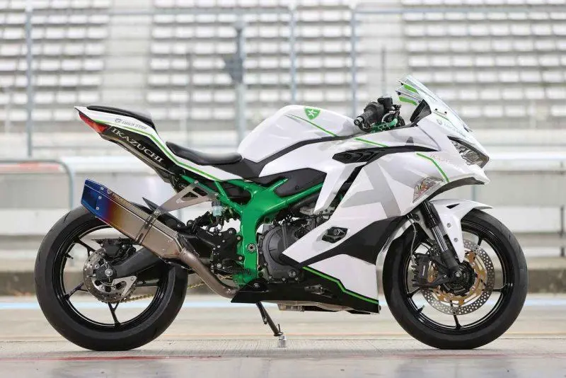 Kawasaki Ninja ZX-25R 7