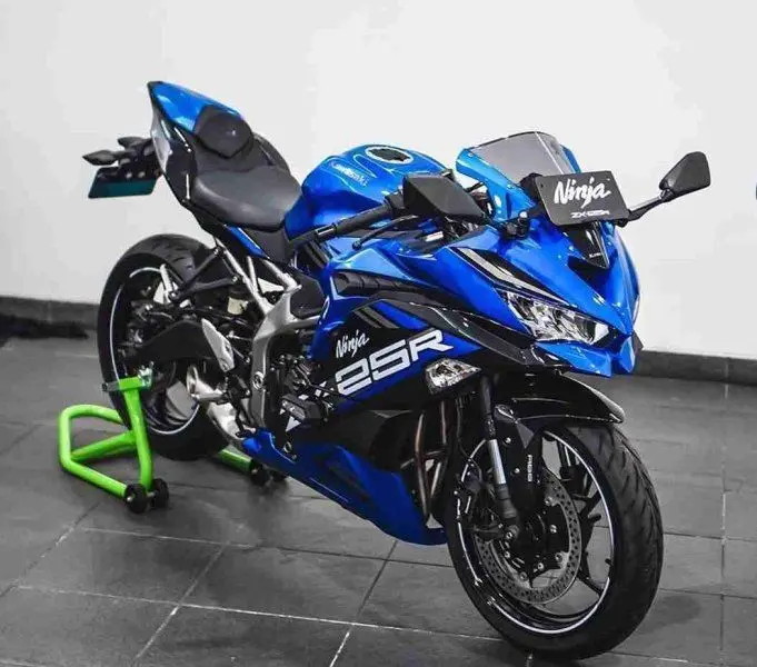 Kawasaki Ninja ZX-25R 15