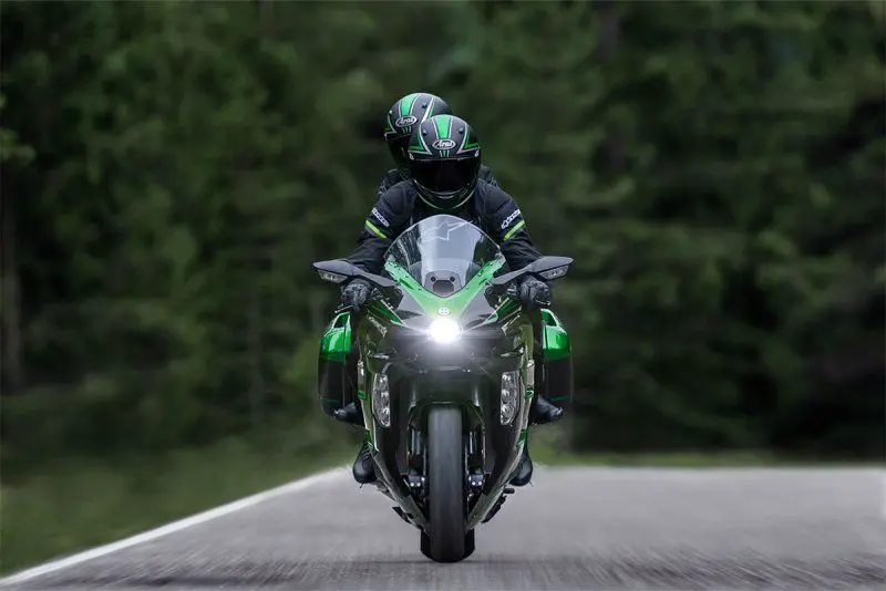 Kawasaki Ninja H2SX 1