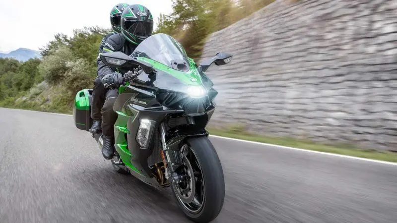 Kawasaki Ninja H2SX 13