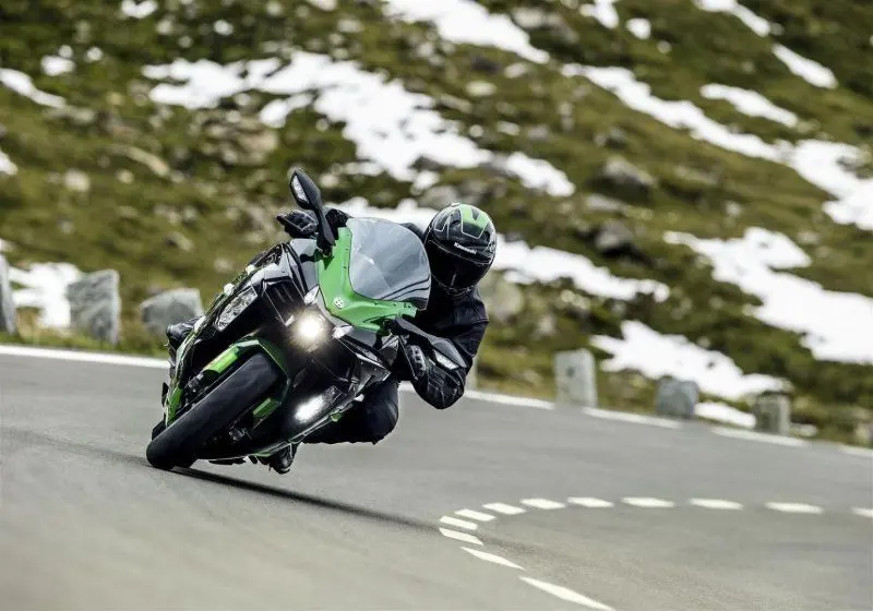 Kawasaki Ninja H2SX 37