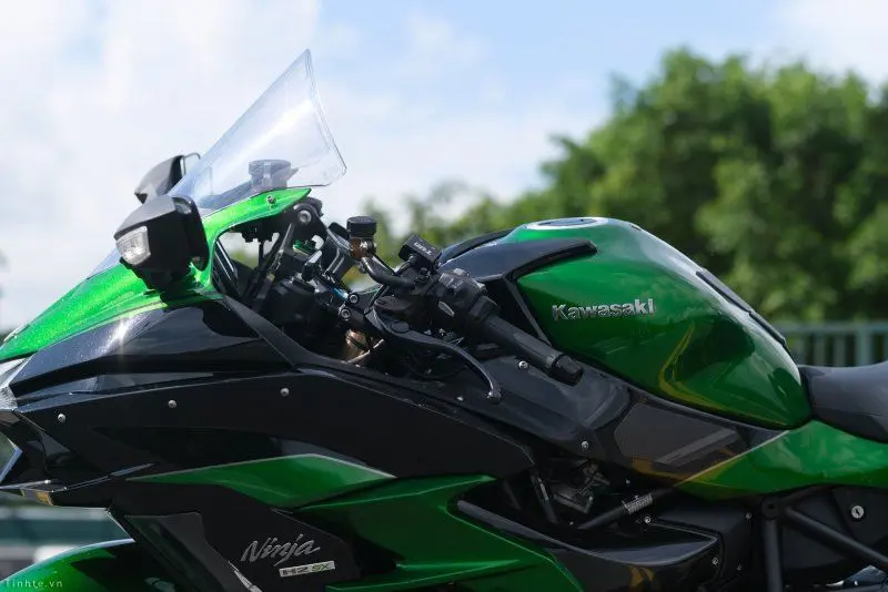 Kawasaki Ninja H2SX 21