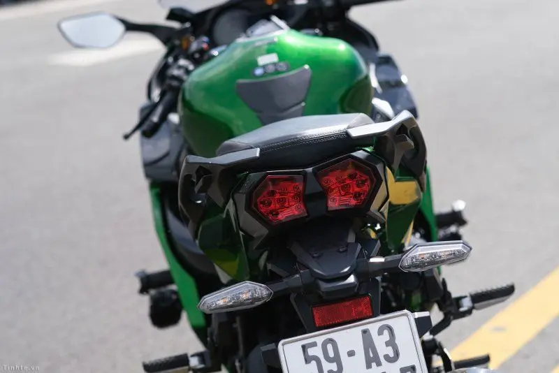 Kawasaki Ninja H2SX 23
